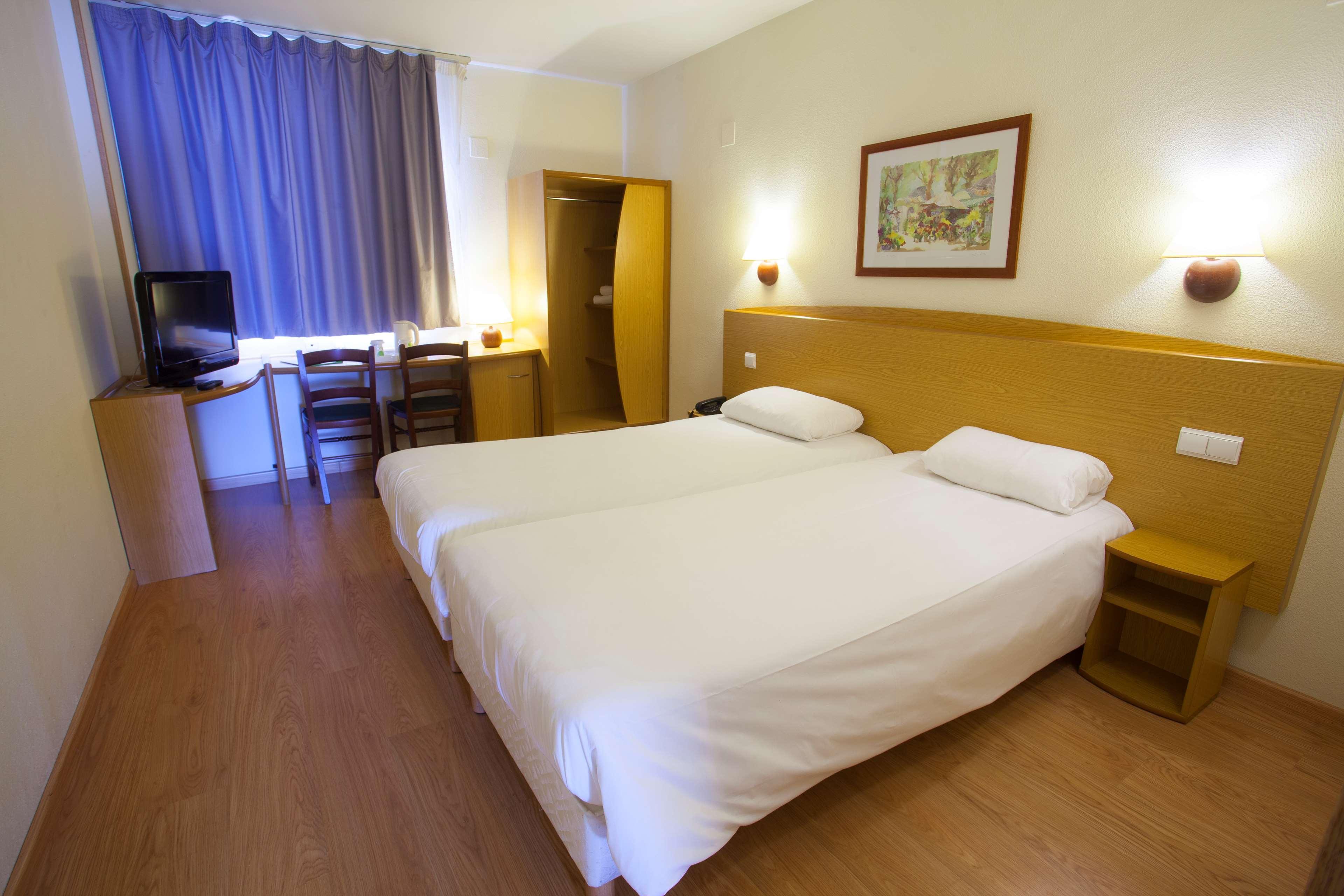 Travelodge Alicante Puerto Exterior photo