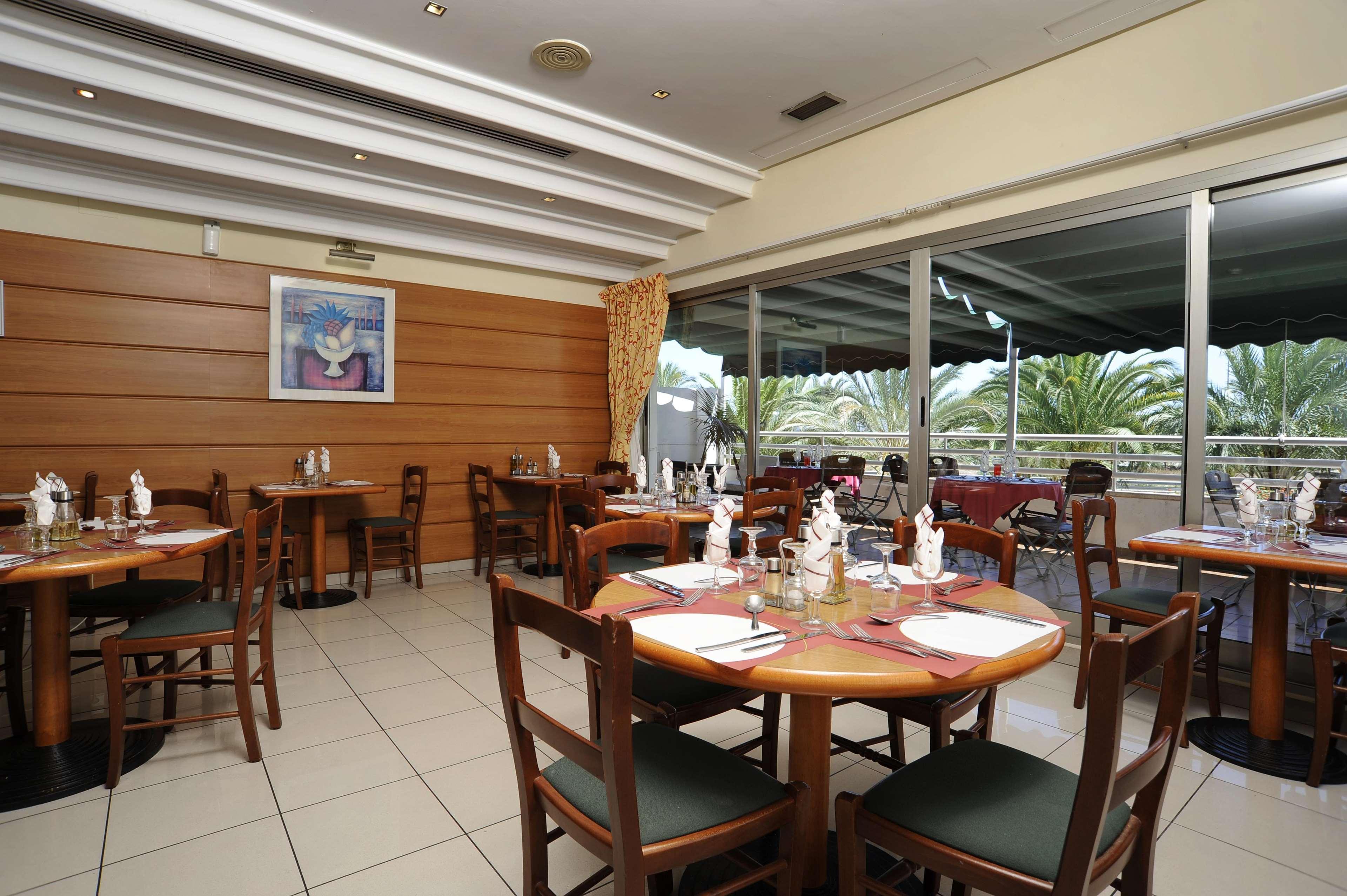 Travelodge Alicante Puerto Exterior photo